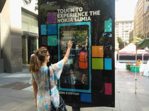 v avstralii nokia ustanovila gigantskie kopii smartfona l В Австралии Nokia установила огромные копии телефона Lumia 800