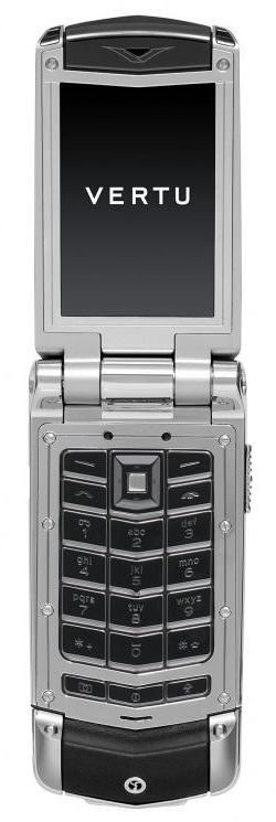 vertu vipustil v prodazhu svoj pervij raskladnoj telefon 2 Vertu выпустил в продажу собственный 1 ый складной телефон